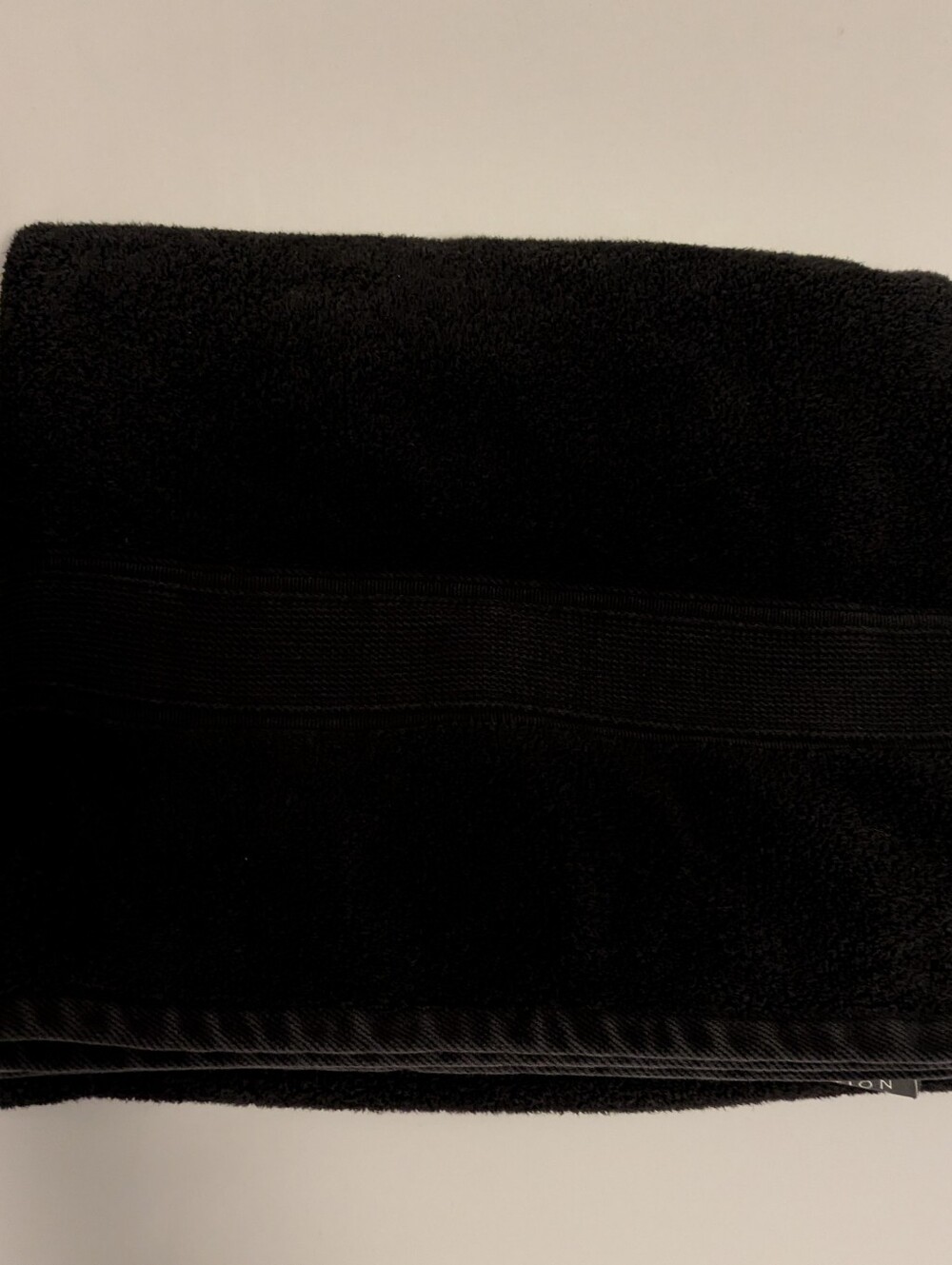 Kenneth Cole Reaction Black Cotton Bath or Beach Towel 28 Wide x 54 Length